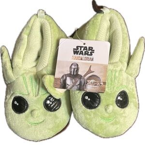Star Wars Mandalorian green slippers size large 9-10 NWT kids